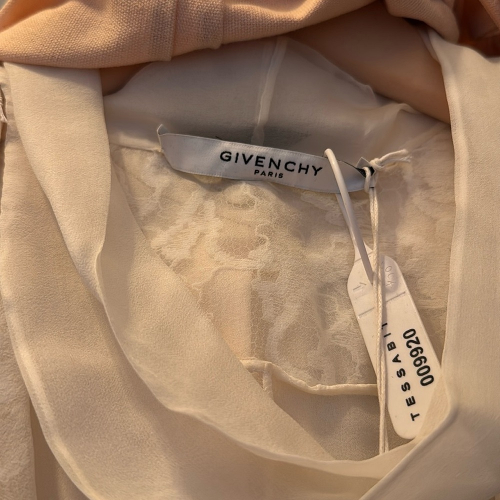 Givenchy Elegant White Lace Blouse | NWT | Size 36 - Picture 5 of 5